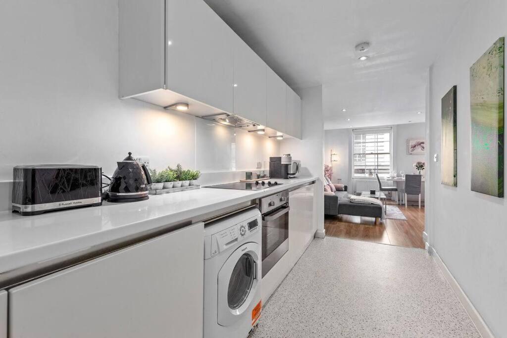 3 Bedroom Apartment In Haymarket Central London Sleep 10 Hy2 מראה חיצוני תמונה