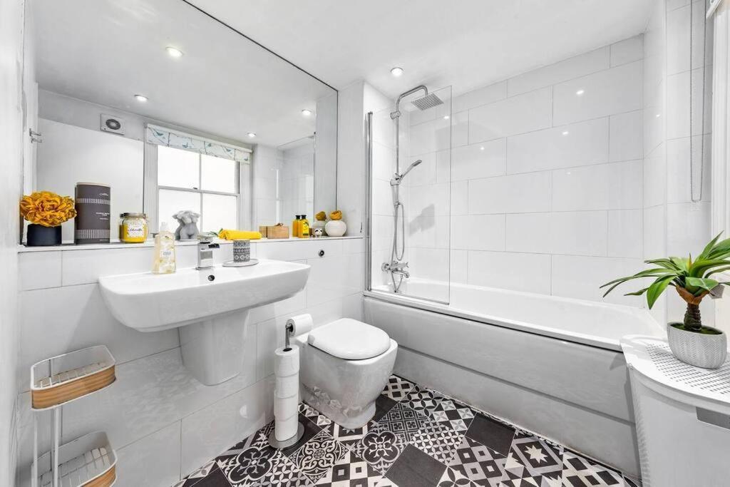 3 Bedroom Apartment In Haymarket Central London Sleep 10 Hy2 מראה חיצוני תמונה
